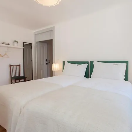 Feels Like Bairro Alto Bright Flat アパート