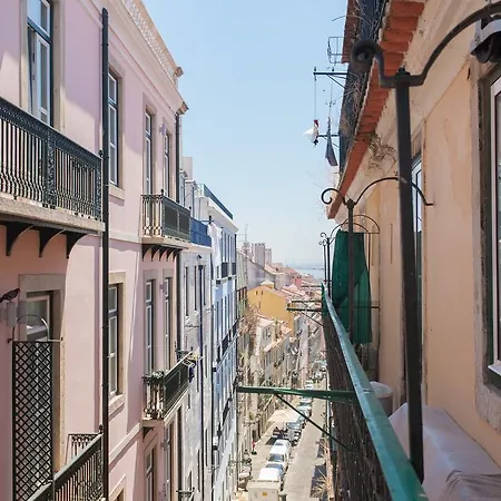 Feels Like Bairro Alto Bright Flat * リスボン
